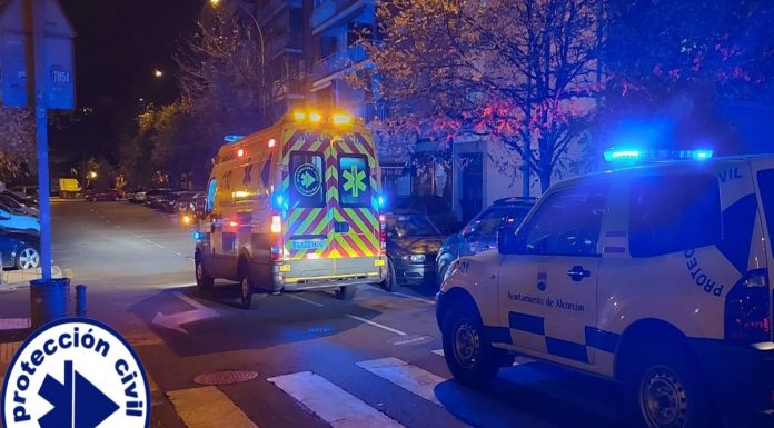 Una mujer sufre un traumatismo craneoencefálico moderado tras caerse en plena noche en Alcorcón
