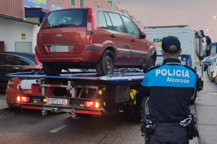 La Policía retirará más de sesenta vehículos abandonados de las calles de Alcorcón