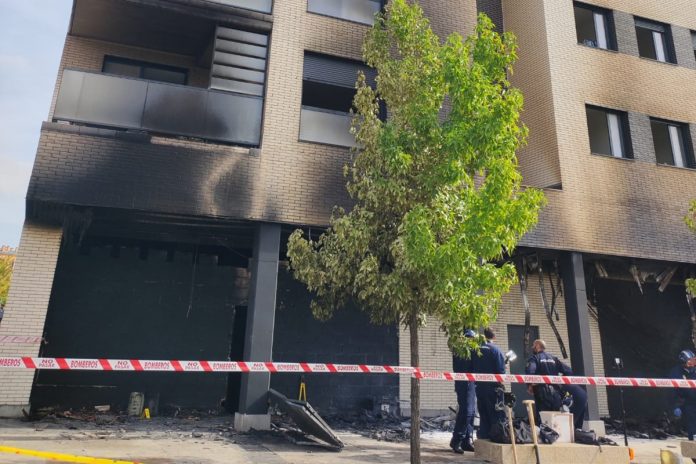 Declaran ante el juez los padres de los dos niños fallecidos en el incendio de la Calle Oslo de Alcorcón