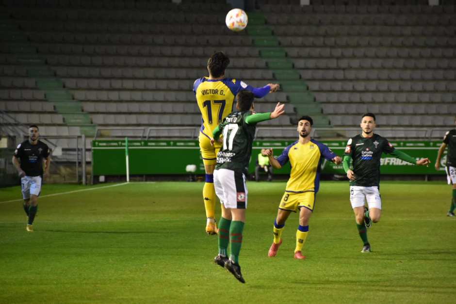 Racing de Ferrol 1-2 AD Alcorcón/ El Alcorcón vuelve a remontar para auparse al liderato