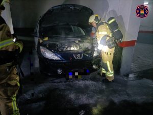 Se incendia un coche en el interior de un garaje en Alcorcón