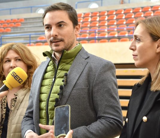 Juan Lobato, líder del PSOE de Madrid, bendice la candidatura de Candelaria Testa en Alcorcón