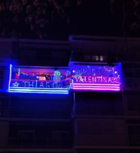 La fachada luminosa que siempre marca el inicio de la Navidad en Alcorcón