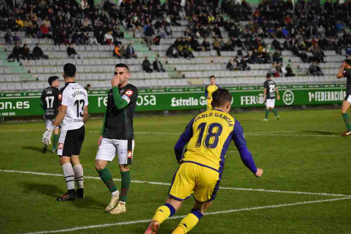 Racing de Ferrol 1-2 AD Alcorcón/ El Alcorcón vuelve a remontar para auparse al liderato