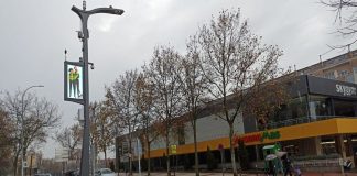 Empieza a funcionar el poste que dará WiFi gratis a los vecinos de Las Retamas de Alcorcón