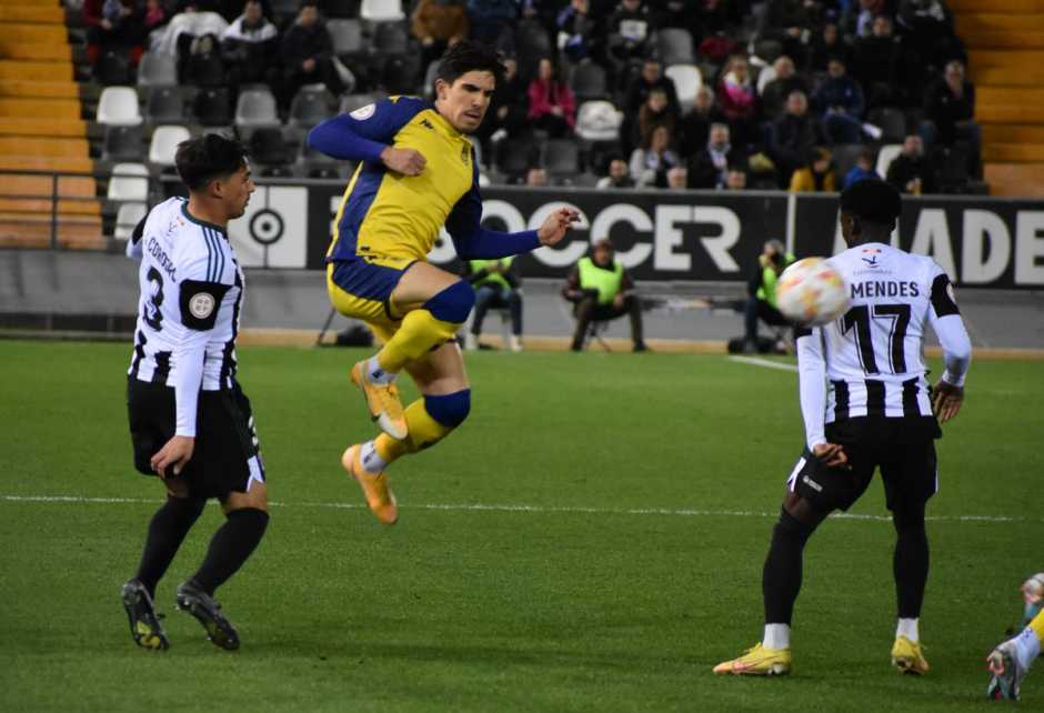 Badajoz 1-0 Alcorcón/ Adilson y Zelu pusieron a bailar el Nuevo Vivero frente al Alcorcón