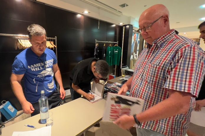 Un vecino de Alcorcón publica un libro de James Bond