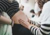Aprobada una flexibilización en las ayudas de 500 euros mensuales para madres jóvenes en Alcorcón