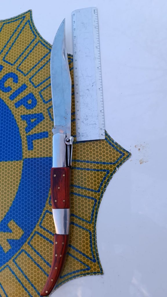 La Policía Municipal intercepta un machete-navaja a un conductor en Alcorcón