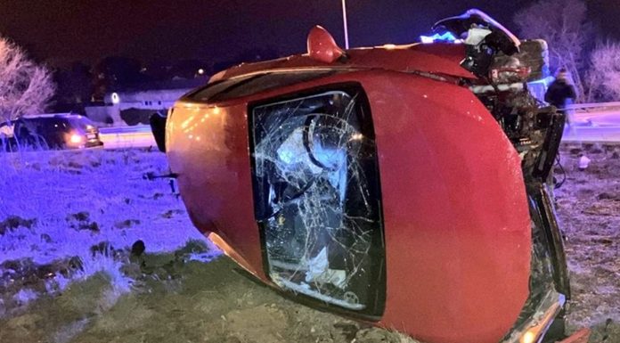 Tremendo accidente de un coche tras salirse de la vía en Alcorcón