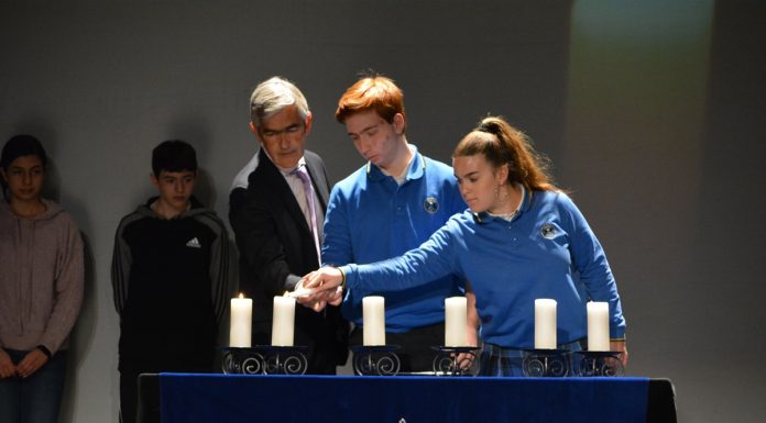 Emotivo homenaje a las víctimas del Holocausto en Alcorcón