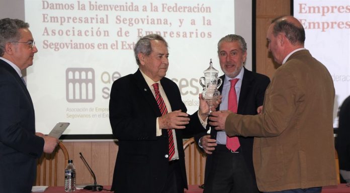 El Eurocolegio Casvi homenajea a D. Juan Yagüe, fundador de su Grupo Educativo