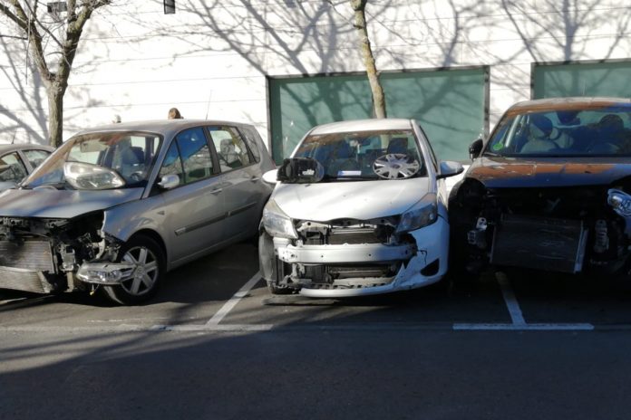 Detenido un conductor que intentaba huir de la Policía y destrozó varios coches en Alcorcón