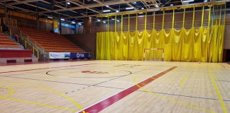 Así luce el Polideportivo de Los Cantos de Alcorcón tras el cambio de la pista