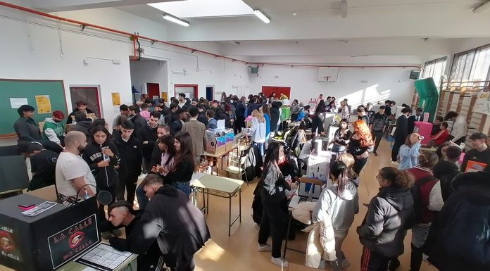 Un instituto de Alcorcón organiza una Feria de Ideas de Negocio de lo más original