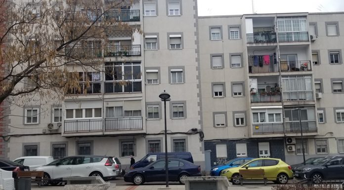 Una familia recupera su casa okupada en Alcorcón