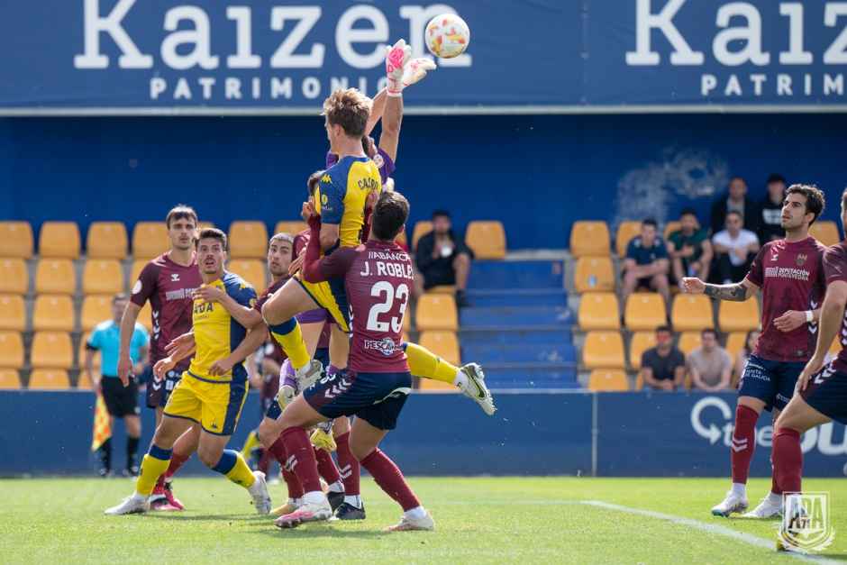  Alcorcón 1-0 Pontevedra/ El Alcorcón consiguió desenredar el nudo defensivo del Pontevedra con Dalmau