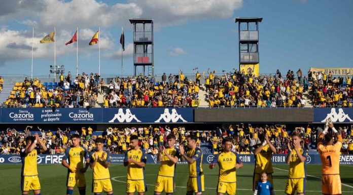 Alcorcón 0-0 Linares/ El Alcorcón no consiguió derrumbar el muro de Samu Casado
