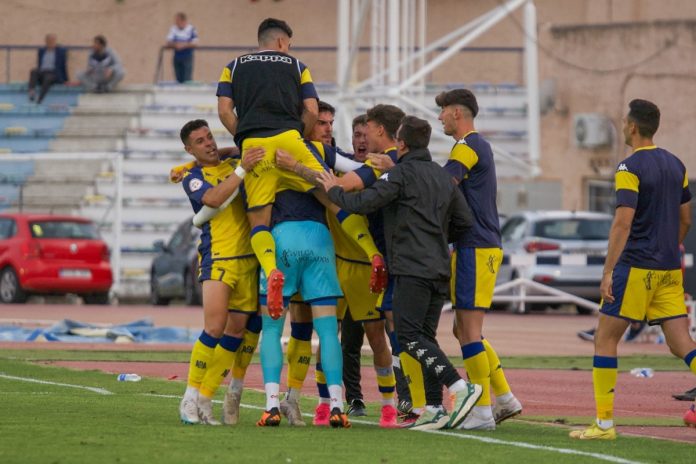 El Alcorcón peleará el ascenso directo hasta el último minuto del último partido