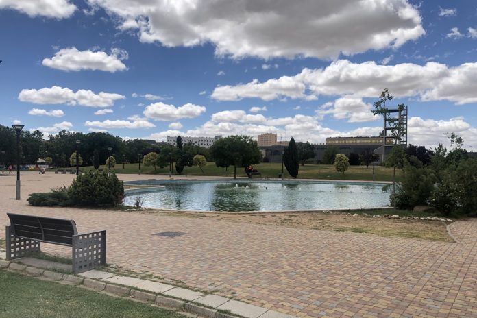 Ganar Alcorcón propone instalar más fuentes de agua potable y bancos públicos