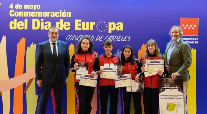 Premian a jóvenes alumnos de Alcorcón con motivo del Día de Europa