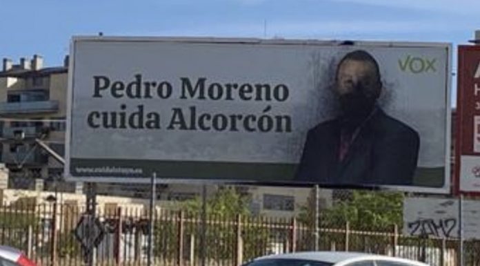 Vox denuncia vandalismo en un gran cartel electoral del partido en Alcorcón