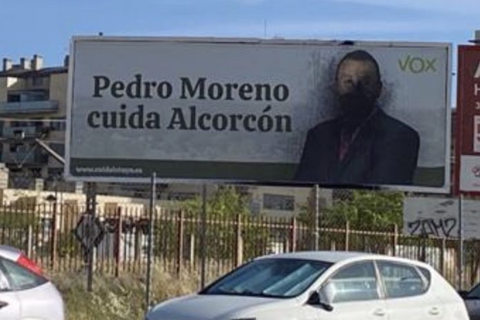 Vox denuncia vandalismo en un gran cartel electoral del partido en Alcorcón
