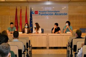 Acto del Hospital de Alcorcón para despedir a los especialistas y recibir a los nuevos residentes