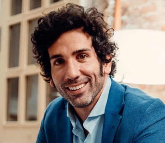 El sábado inolvidable de Javier Rojas Martín: jura como concejal en Alcorcón y se casa con Carolina Trillo, la hija de Encarna Salazar