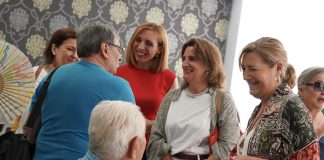 Teresa Ribera, la vicepresidenta tercera del gobierno, acompaña a la alcaldesa Candelaria Testa en una visita a Alcorcón