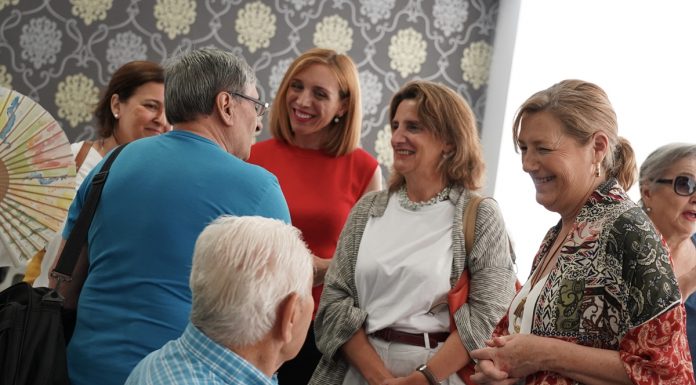 Teresa Ribera, la vicepresidenta tercera del gobierno, acompaña a la alcaldesa Candelaria Testa en una visita a Alcorcón