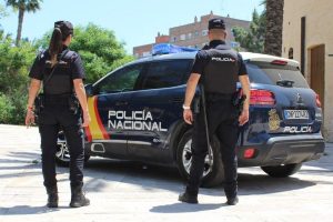 Detenidos tres alcorconeros por extorsionar dinero en paginas de citas