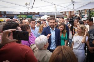 Miembros de Sumar se reúnen con ESMASA como parte de la campaña en Alcorcón