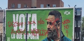 Pedro Moreno denuncia las pintadas de un cartel de VOX en Alcorcón