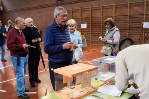 Ventiladores y agua para los votantes de Alcorcón en el 23-J