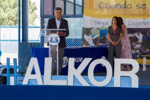 Prosciencia, titular de los colegios Alkor y Villalkor, entrega un cheque solidario a Cruz Roja Alcorcón