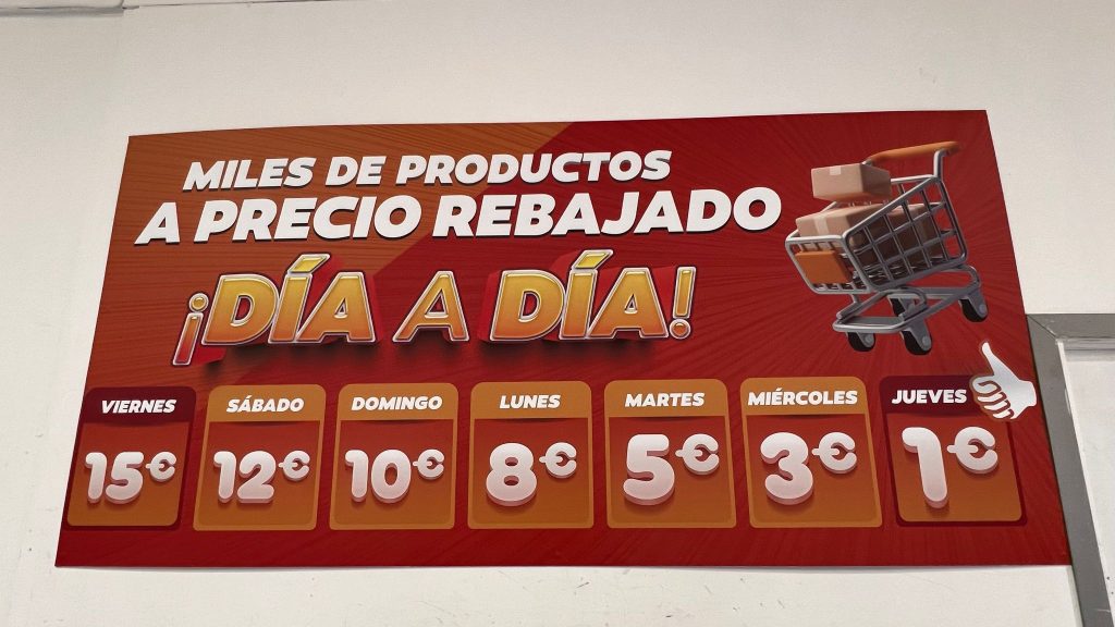 Así es Crazy Day Factory: un 'outlet' con productos de  a 1 euro