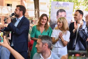 Miembros de Sumar se reúnen con ESMASA como parte de la campaña en Alcorcón