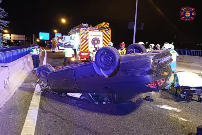 Los bomberos de Alcorcón intervienen en un accidente de tráfico y un incendio