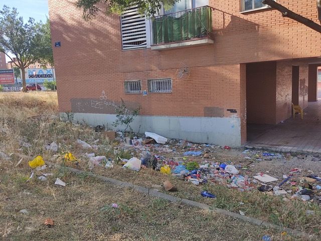 Vecinos de la calle Praga de Alcorcón denuncian la okupación del lugar