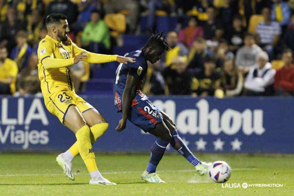 Alcorcón 0-2 Huesca/ El Alcorcón sigue sin saber ganar en Santo Domingo