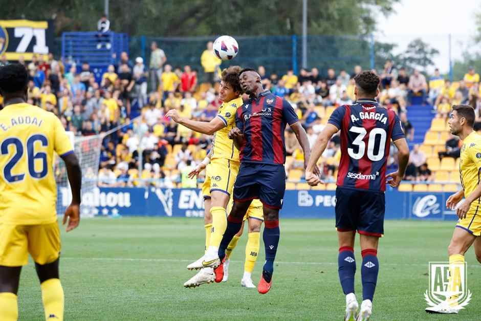 Alcorcón 0-2 Levante/ El Levante conquista Santo Domingo ante un Alcorcón que jugó 60 minutos con diez