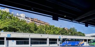 Olvidan a un niño autista en un autobús escolar en Leganés y aparece en las cocheras de Alcorcón