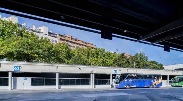 Olvidan a un niño autista en un autobús escolar en Leganés y aparece en las cocheras de Alcorcón
