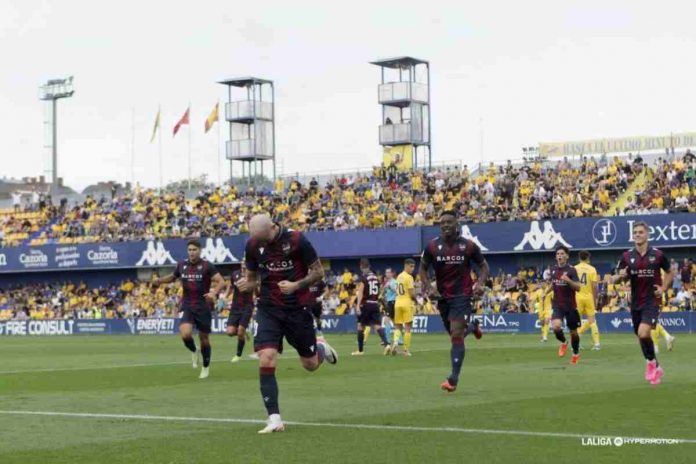 Alcorcón 0-2 Levante/ El Levante conquista Santo Domingo ante un Alcorcón que jugó 60 minutos con diez