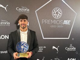 Jesus Ruíz, portero del Alcorcón, recibe el Premio Arconada en la gala de la AFE