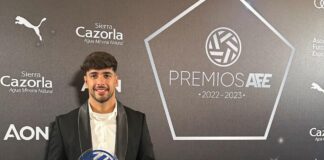 Jesus Ruíz, portero del Alcorcón, recibe el Premio Arconada en la gala de la AFE