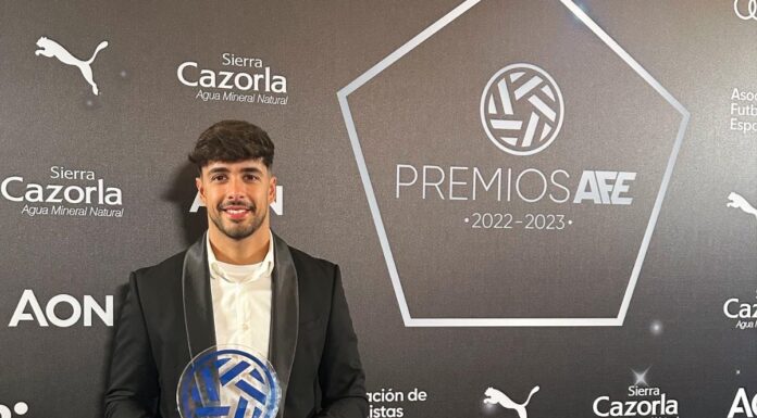 Jesus Ruíz, portero del Alcorcón, recibe el Premio Arconada en la gala de la AFE