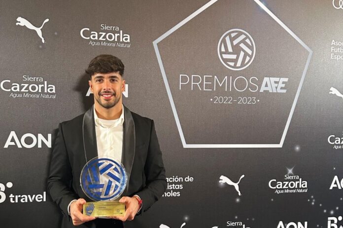 Jesus Ruíz, portero del Alcorcón, recibe el Premio Arconada en la gala de la AFE