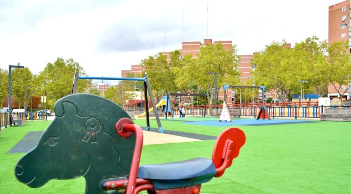 El Ayuntamiento de Alcorcón impulsa el servicio de conservación de áreas infantiles y deportivas